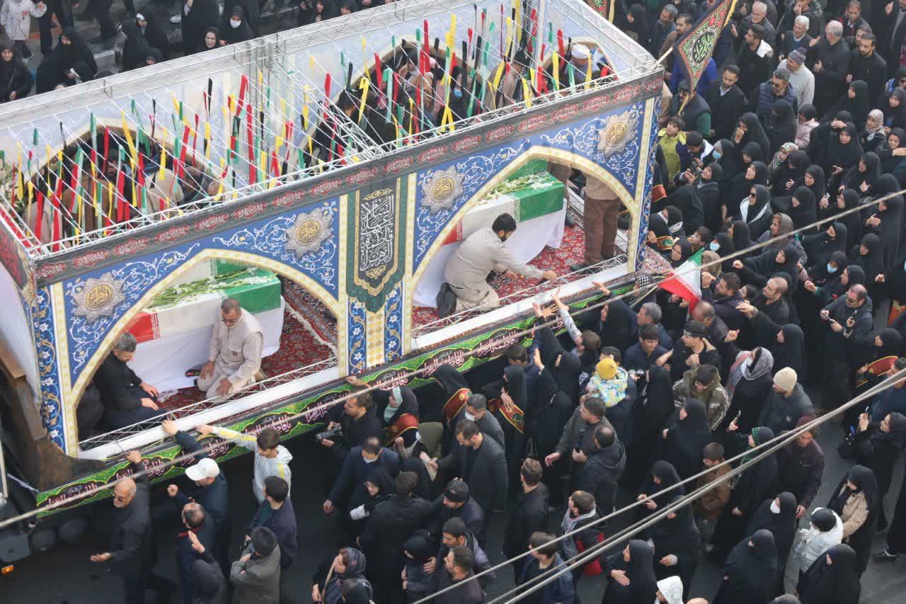 تشییع پیکر مطهر ۶ شهید گمنام دوران دفاع مقدس در میدان انقلاب ارومیه